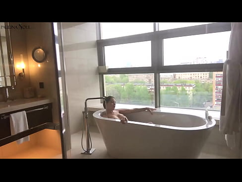 ❤️ 巨大的宝贝 激情地在浴室里撸起了她的阴部 ️❌ Quality porn❌❤